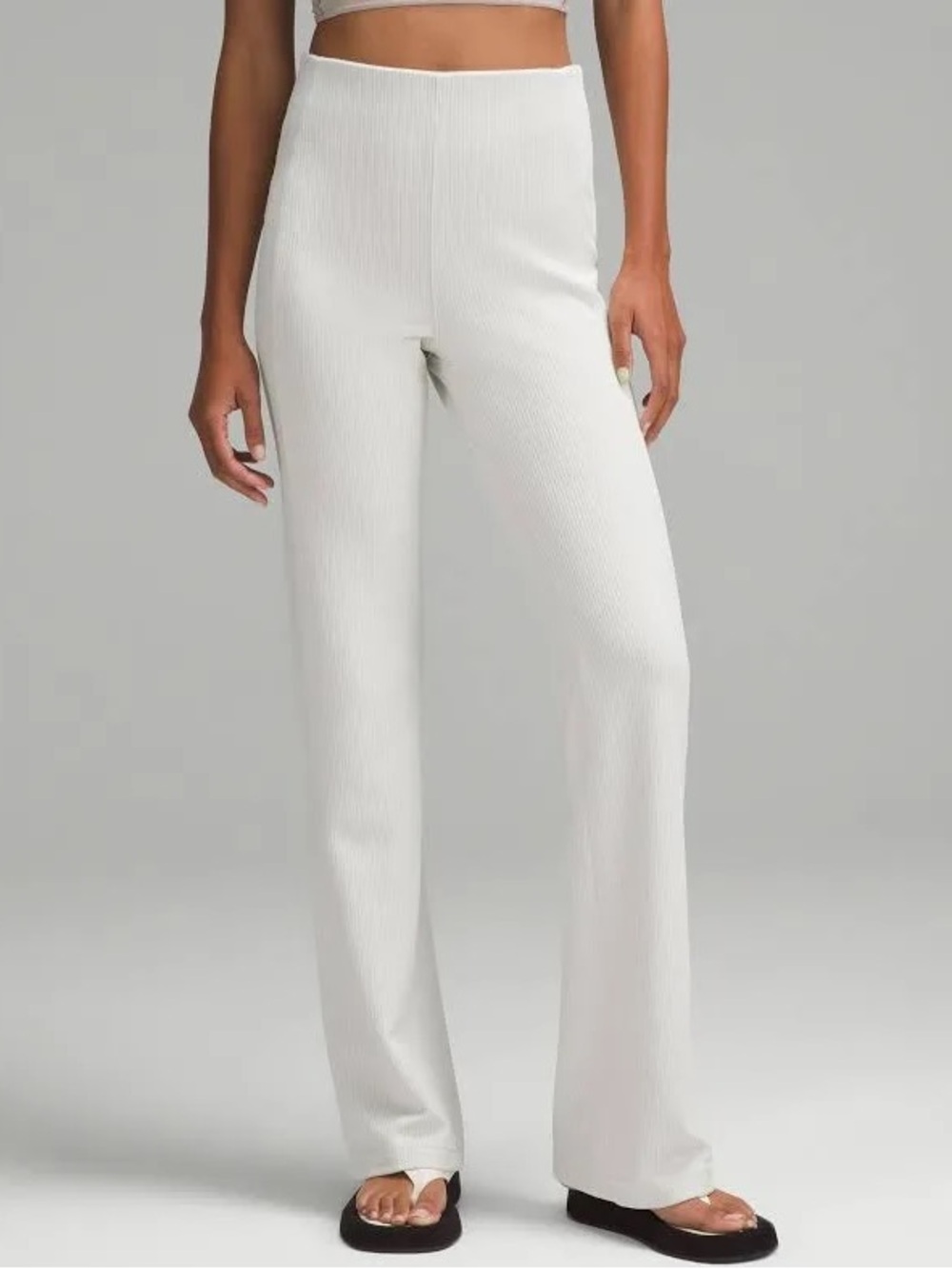 Lululemon Ribbed Softstreme Flared Pant
Excellent condition.